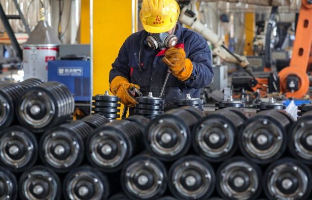 China’s manufacturing activity contracts as tariffs take effect 
